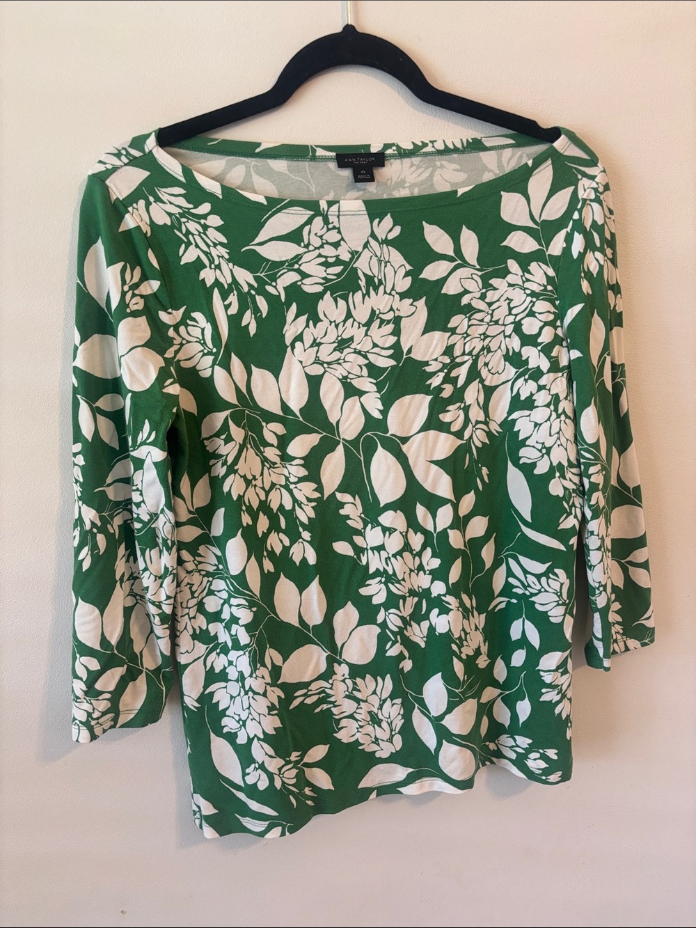 Ann Taylor Green and White Floral Boatneck Long Sleeve Tee